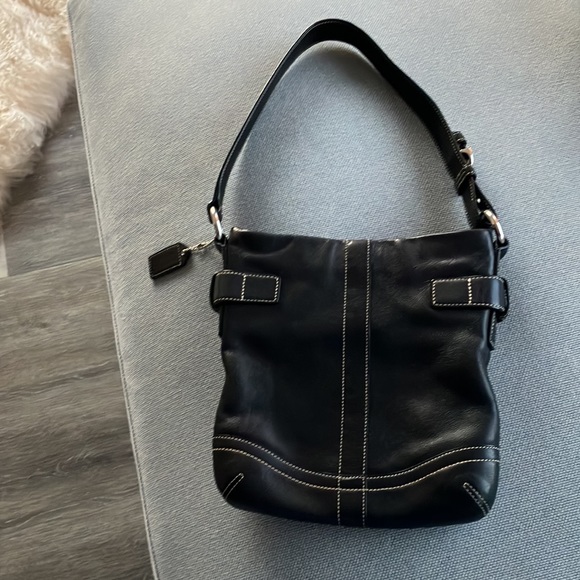 Coach black leather sm/med shoulder bag Serial no G05D-1453 - Picture 5 of 17